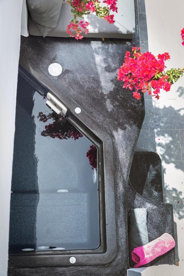 Sensia Luxury Studio With Hot Tub Oía Dış mekan fotoğraf
